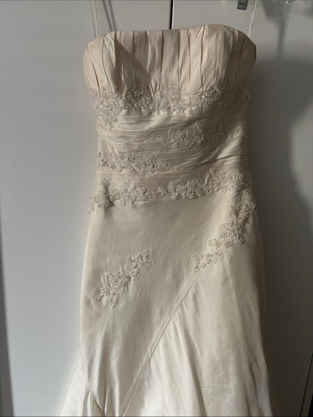 Pronovias Ivory Elegant Strapless Lace-Detail Mermaid Wedding Dress - Picture 3 of 17